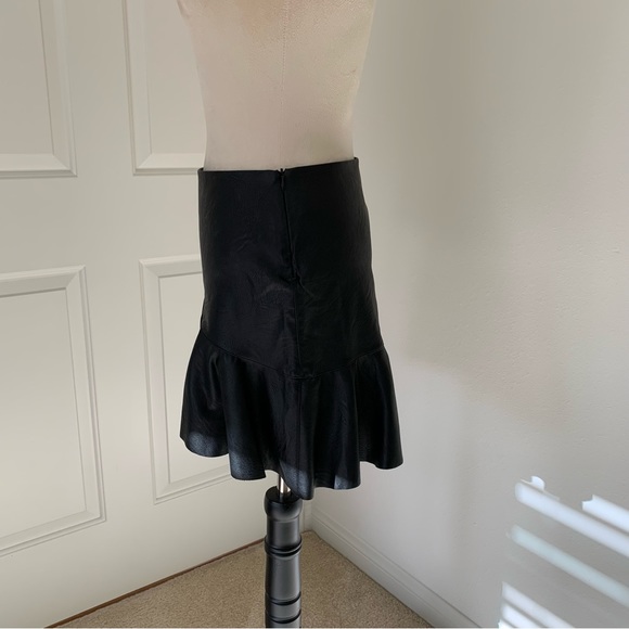 Bundle 3, get third free! Zara leather mini skirt size medium NWT - Picture 3 of 9